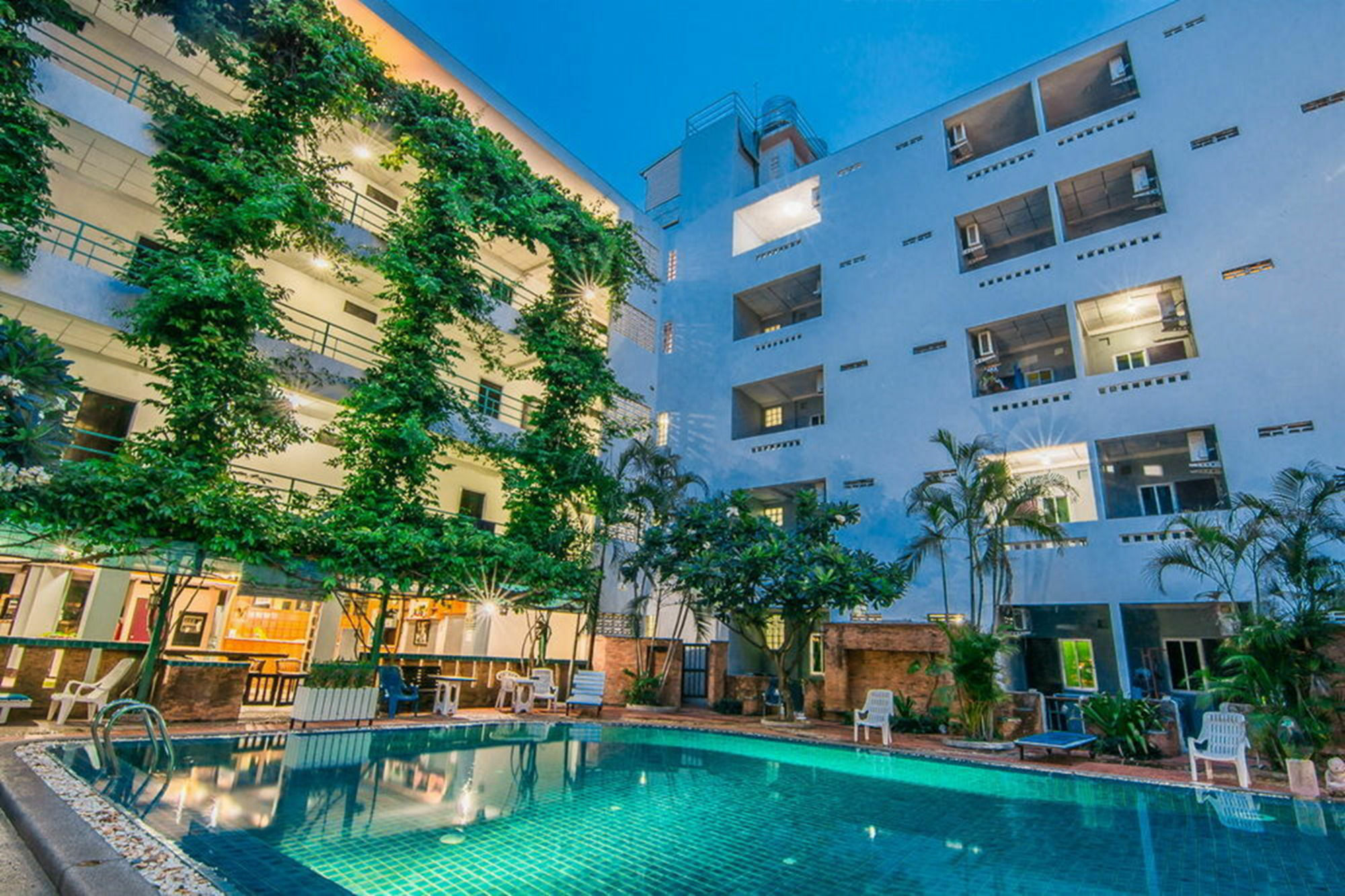 Sutus Court 5 Hotel Pattaya Exterior photo