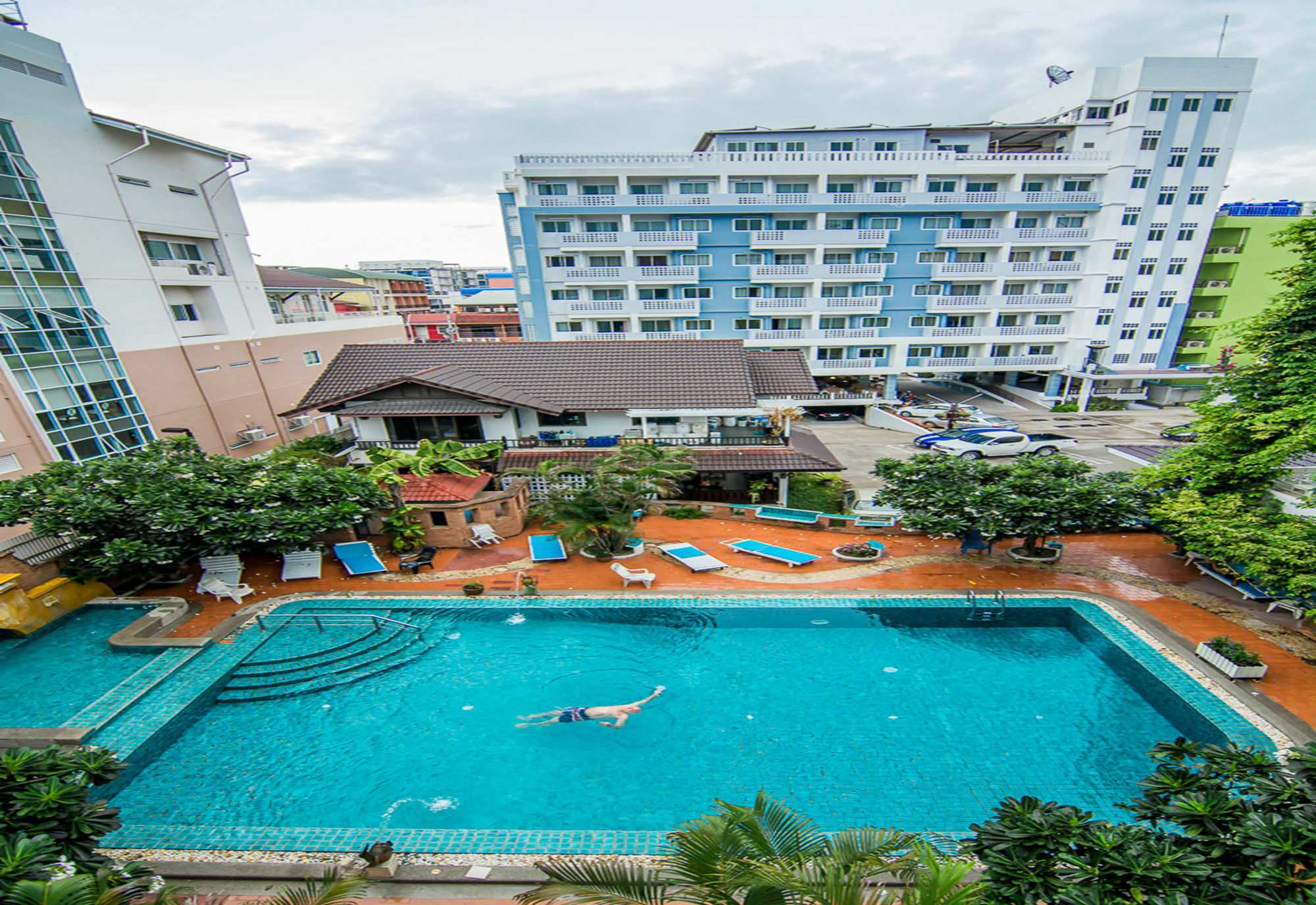 Sutus Court 5 Hotel Pattaya Exterior photo